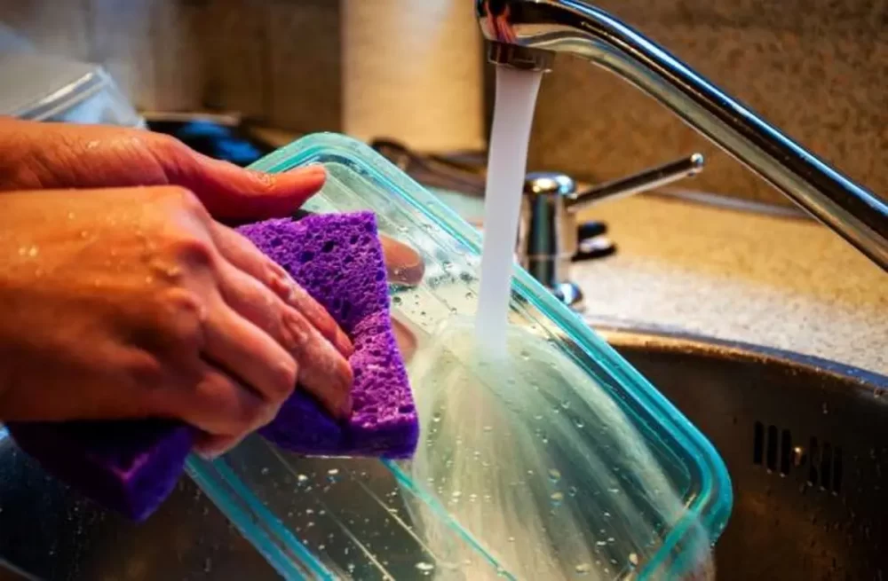 رفع جای چسب نواری از پلاستیک
