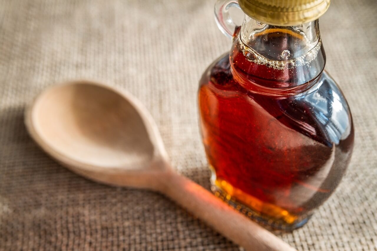 چگونه می‌توان عسل را از روی فرش پاک کرد