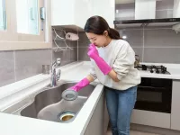 رفع گرفتگی کفشور فاضلاب با ابزارهای ساده (2 ترفند عالی) 4 مرحله ساده برای رفع بوی بد کفشور آشپزخانه
