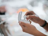 بهترین ترفند جهت تمیز کردن قاب موبایل سیلیکونی و ژله ای (2 ترفند عالی) تمیز کردن ایرپاد اپل با چند روش مطمئن