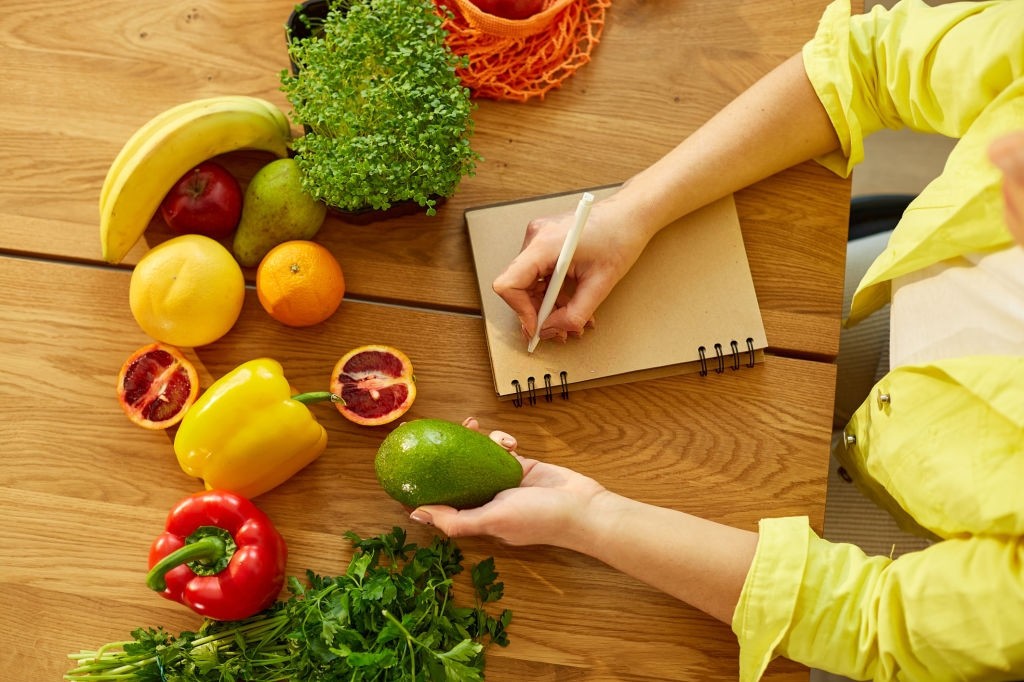 چگونه برنامه غذایی هفتگی برای خانه بنویسیم ؟ (2 نکته مهم)