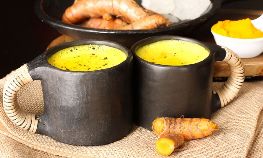 طرز تهیه شیر زردچوبه برای درمان سرماخوردگی (2 نکته مهم)
