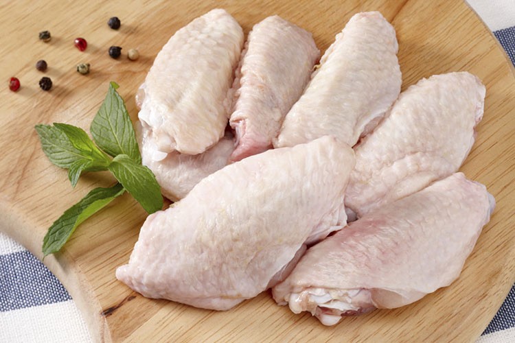 آیا از خطرات خوردن بال و گردن مرغ باخبر هستید؟ (2 نکته مهم)