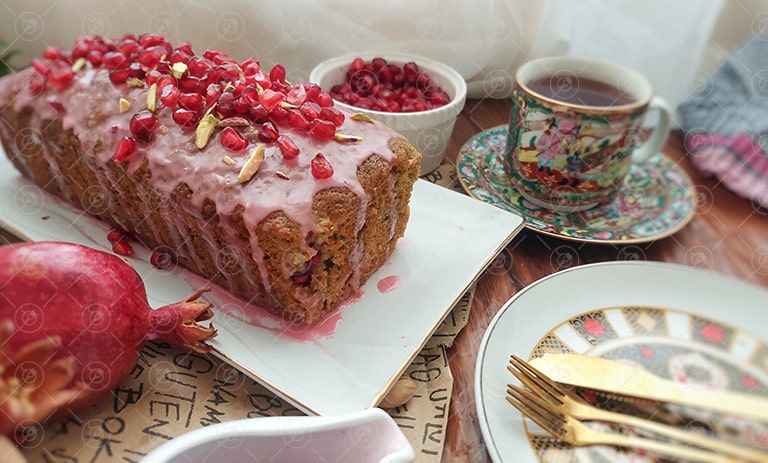شب یلدا چی درست کنیم؟ ۳۸ دسر و غذای یلدایی رسپی لوف کیک انار و اسفناج یلدایی؛ ساده و خوشمزه