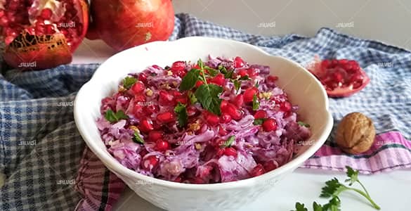 شب یلدا چی درست کنیم؟ ۳۸ دسر و غذای یلدایی سالاد انار