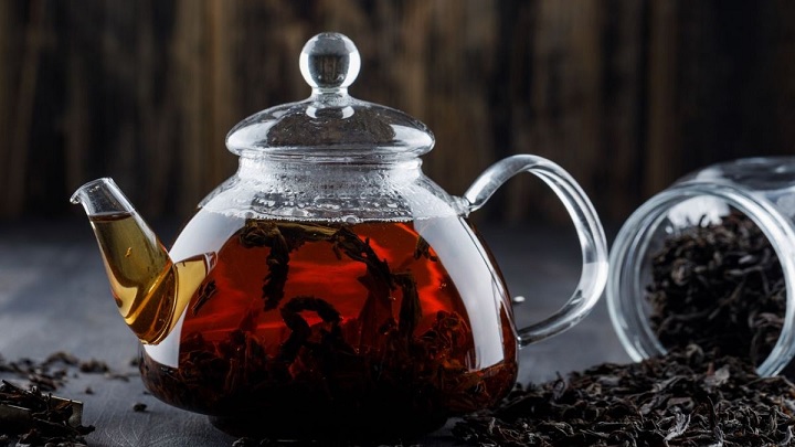 آبرسانی پوست با چای مانده