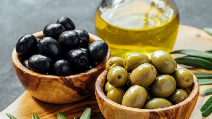 چگونه زیتون خام را شور و شیرین کنیم؟