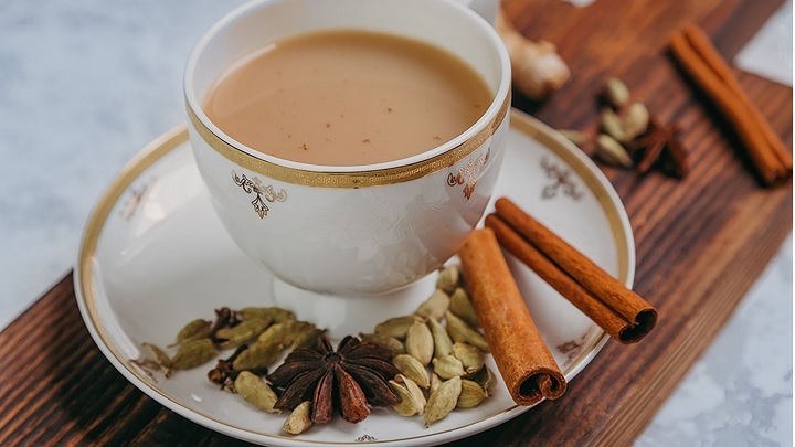 مراحل رسپی چای ماسالا با شیر و قهوه