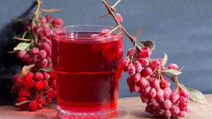 رسپی دمنوش زرشک + بهترین زمان مصرف