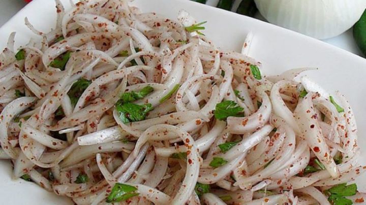 طرز تهیه ترشی پیاز جعفری