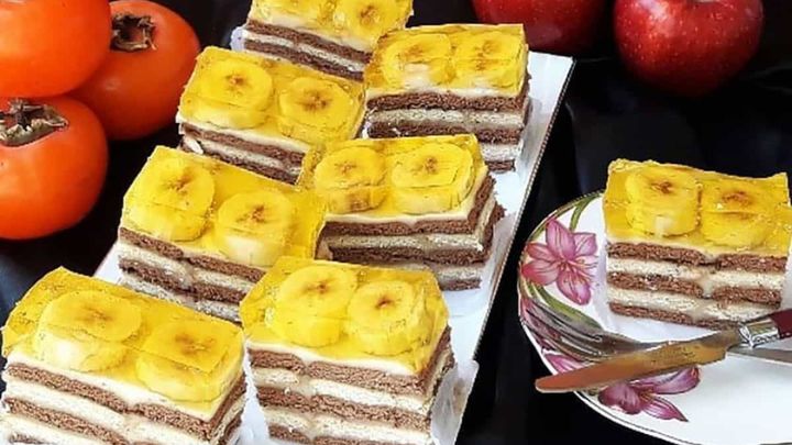 ترکیب شیر، شکر و آردها برای تهیه دسر یخچالی اقتصادی