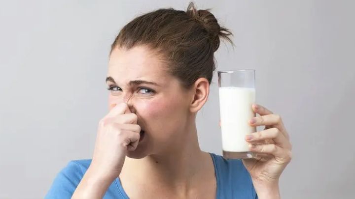 تهیه ماسک صورت با شیر فاسد
