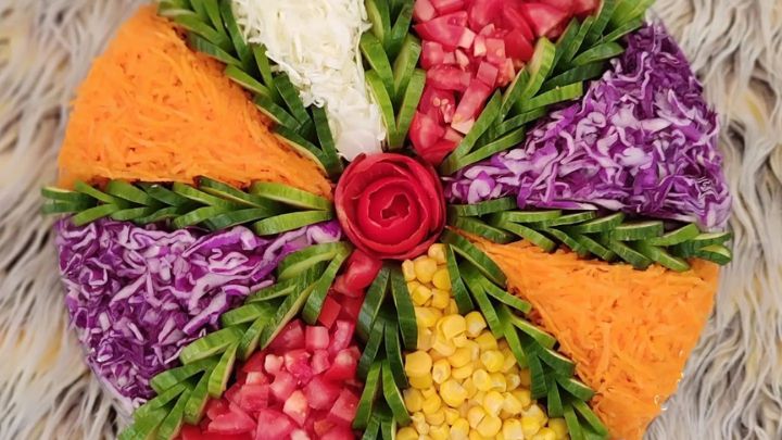 استفاده از قالب‌های مختلف برای جذاب‌تر کردن سالاد