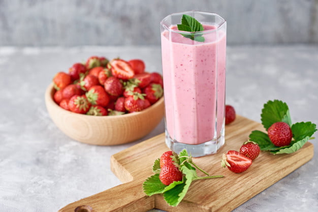 رسپی اسموتی توت فرنگی و ماست