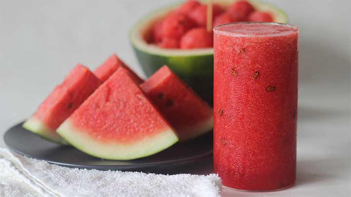 مراحل تهیه اسموتی هندوانه