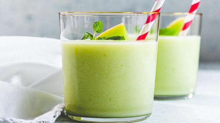مراحل تهیه میلک شیک طالبی 