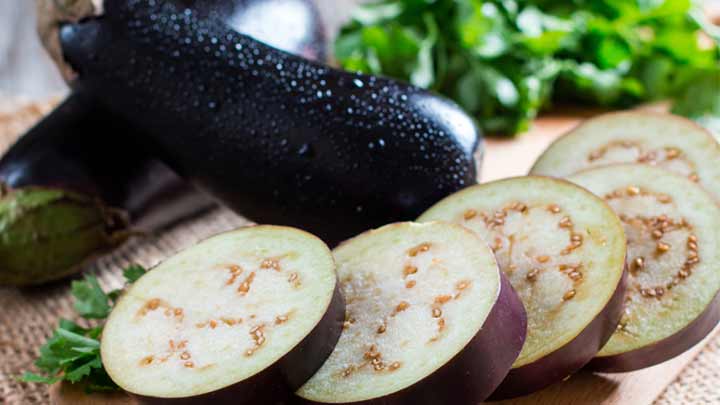 چگونه بادمجان خام را فریز کنیم؟ ۲ روش طلایی