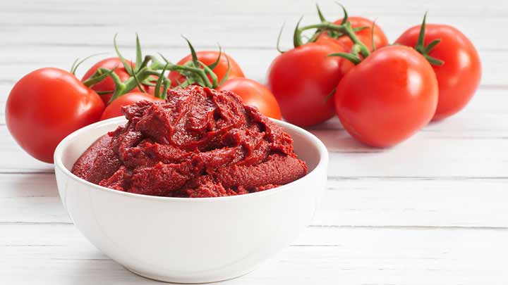 چرا رب گوجه تلخ می‌شود؟ و چگونه این مشکل را حل کنیم؟