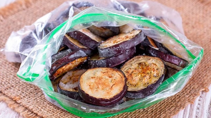 نگهداری از بادمجان خشک شده