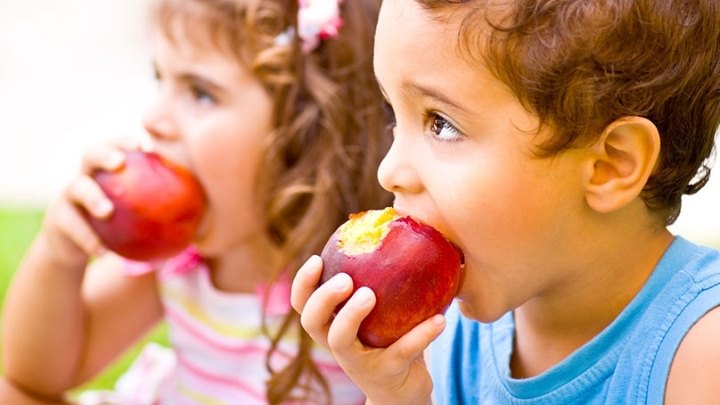 خواص سیب برای تقویت سلامت جسمانی و روانی کودکان