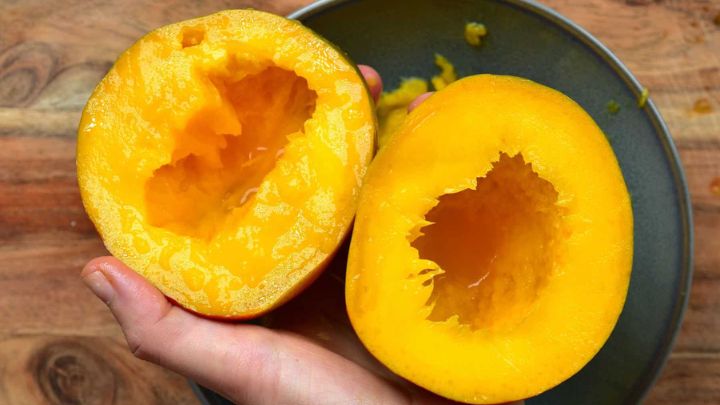 ۲ روش بسیار ساده و کاربردی برای پوست کندن انبه: راهنمای گام به گام