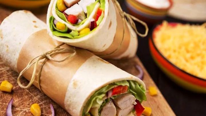 مراحل تهیه لقمه مرغ با سس سالسا