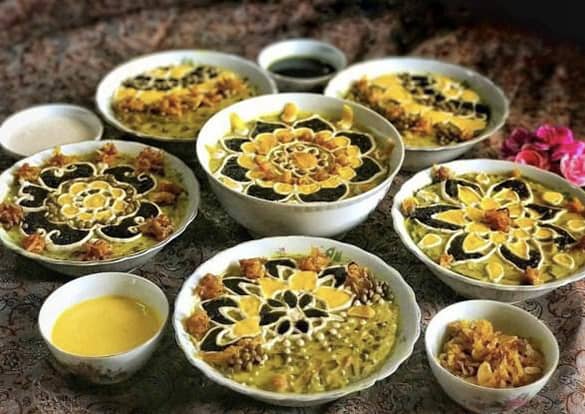 آش رشته و تزیین آن 