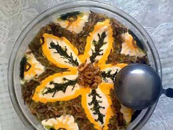 تزیین آش رشته به شکل گل
