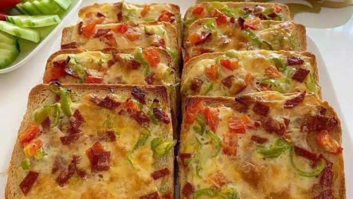 مراحل تهیه پیتزا خانگی بدون فر با نان تست
