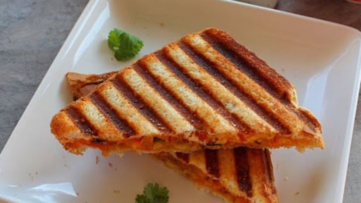 مراحل تهیه اسنک رژیمی تخم‌مرغ و آووکادو