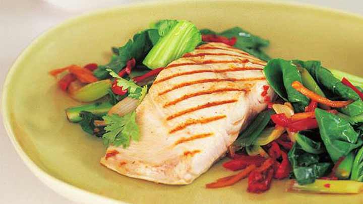مراحل تهیه ماهی کبابی و سبزیجات