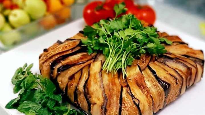 مراحل تهیه سالاد مرغ با بادمجان قالبی