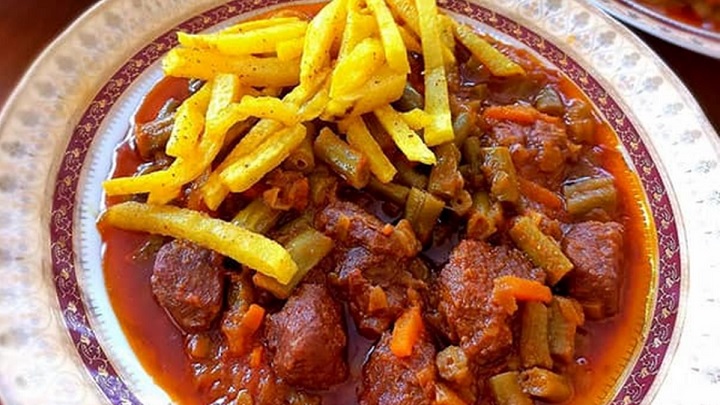 مراحل تهیه خورشت لوبیا سبز