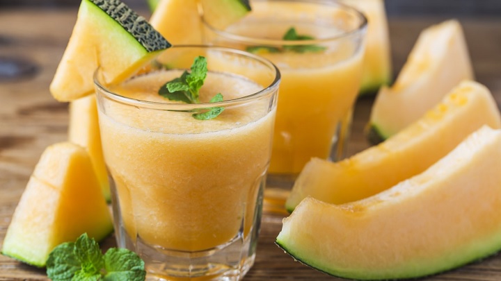 رسپی میلک شیک انبه طالبی بدون بستنی