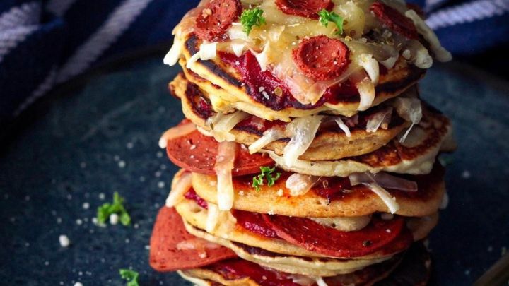 مراحل تهیه پنکیک پیتزایی