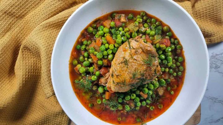 رسپی خورش نخود فرنگی با مرغ؛ لذیذ و مجلسی