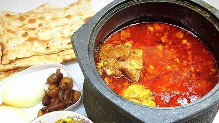 از بین بردن شوری آبگوشت با کمک قاشق نقره