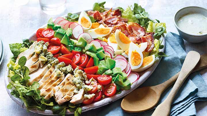 مراحل تهیه سالاد کاب آمریکایی