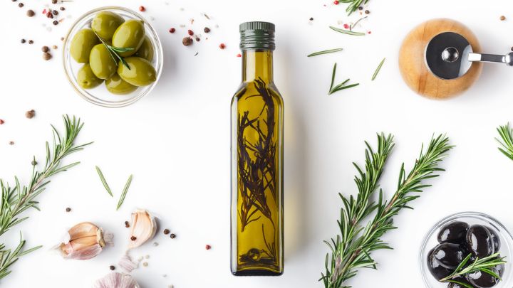 توجه به بسته بودن در ظرف برای نگهداری طولانی مدت روغن زیتون
