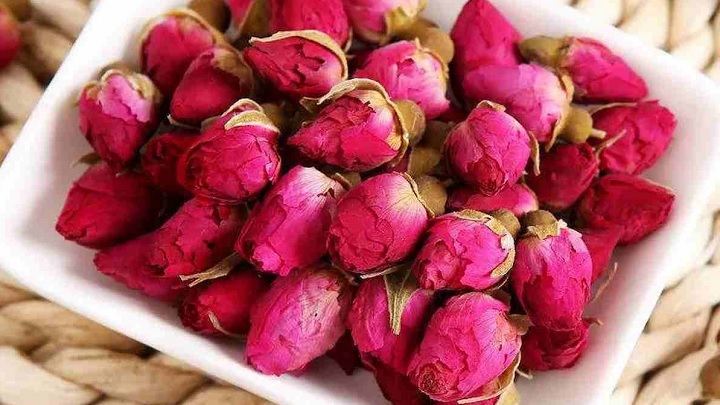 خشک کردن گل محمدی در پلاستیک هوا