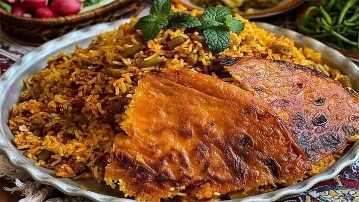 مراحل تهیه لوبیا پلو با پودر گل محمدی