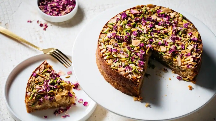 کیک گل محمدی را بپزید
