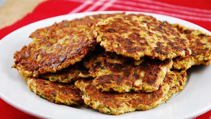 مراحل تهیه کوکوی کنگر با سیب زمینی