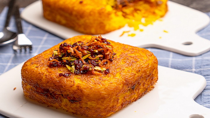 مراحل تهیه ته چین گوشت مجلسی
