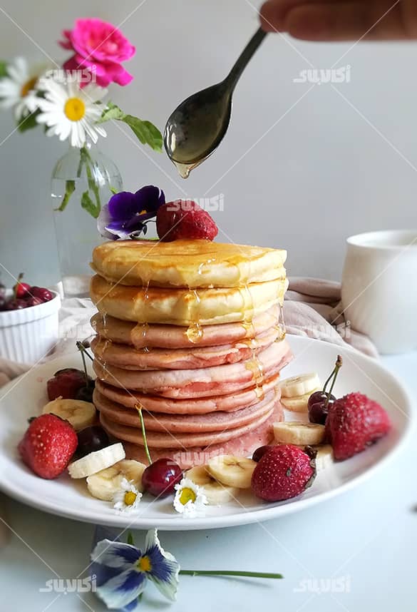 رسپی پنکیک توت فرنگی خوشمزه برای صبحانه