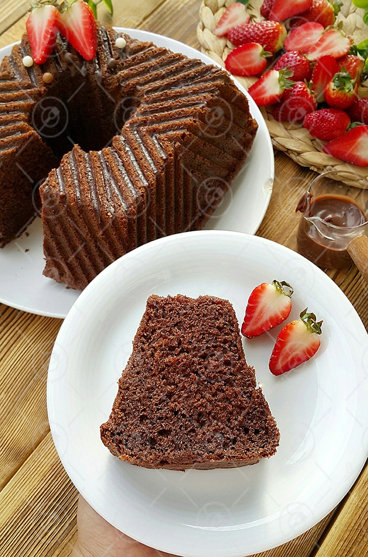 کیک شیفون ساده دو تخم مرغی برای عصرانه