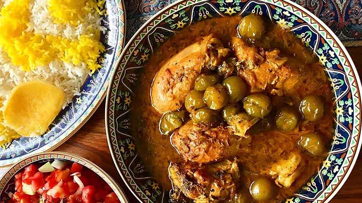 مراحل تهیه خورشت نعنا، جعفری با گوجه سبز
