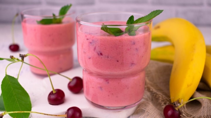 اسموتی موز و آلبالو