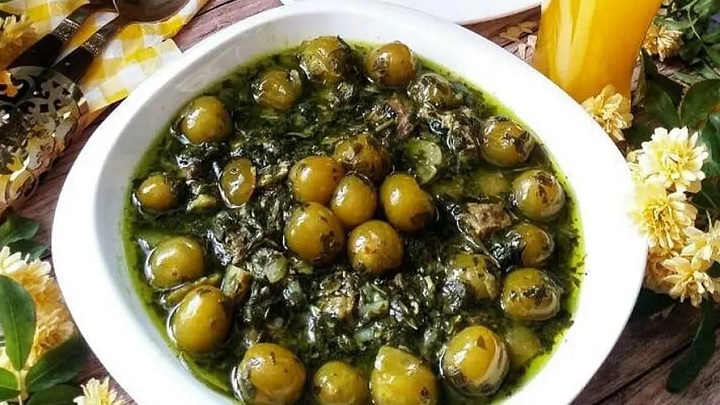 خورشت گوجه سبز