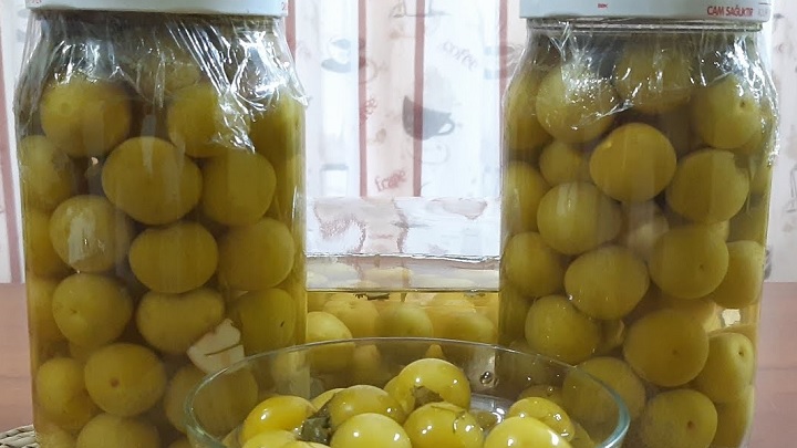 ترشی گوجه سبز